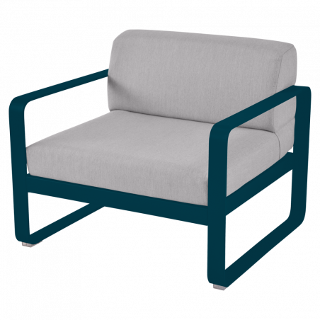 Sessel Bellevie von Fermob mit Stoff in Flannelgrau und Gestell in Acapulcoblau