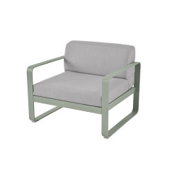 Sessel Bellevie von Fermob mit Stoff in Flannelgrau und Gestell in Kaktus