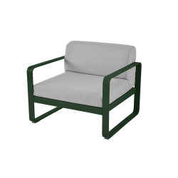 Sessel Bellevie von Fermob mit Stoff in Flannelgrau und Gestell in Zederngrün
