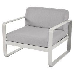 Sessel Bellevie von Fermob mit Stoff in Flannelgrau und Gestell in Lehmgrau