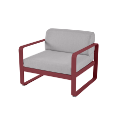 Sessel Bellevie von Fermob mit Stoff in Flannelgrau und Gestell in Chili