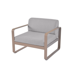 Sessel Bellevie von Fermob mit Stoff in Flannelgrau und Gestell in Muskat