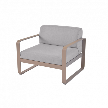 Sessel Bellevie von Fermob mit Stoff in Flannelgrau und Gestell in Muskat