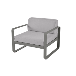Sessel Bellevie von Fermob mit Stoff in Flannelgrau und Gestell in Rosmarin