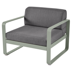 Sessel Bellevie von Fermob mit Stoff in Graphitgrau und Gestell in Kaktus