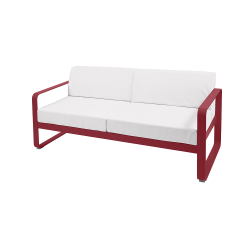 Sofa Bellevie von Fermob mit Stoff in Weißgrau und Gestell in Chili