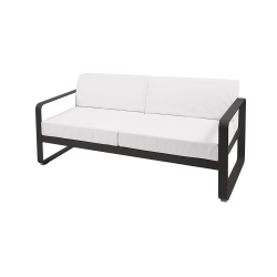 Sofa Bellevie von Fermob mit Stoff in Weißgrau und Gestell in Lakritze