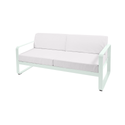 Sofa Bellevie von Fermob mit Stoff in Weißgrau und Gestell in Minze