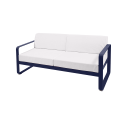 Sofa Bellevie von Fermob mit Stoff in Weißgrau und Gestell in Abyssblau