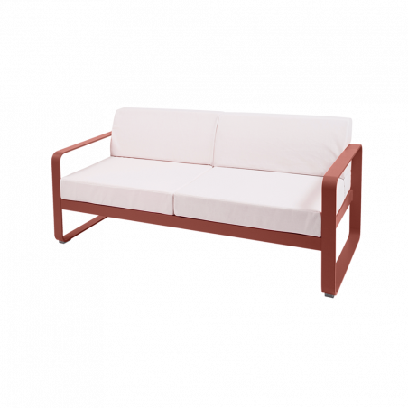 Sofa Bellevie von Fermob mit Stoff in Weißgrau und Gestell in Ocker