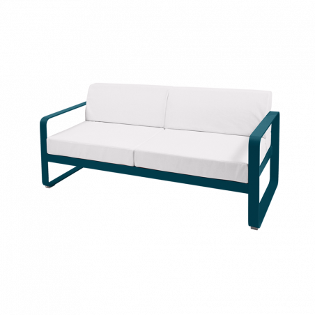 Sofa Bellevie von Fermob mit Stoff in Weißgrau und Gestell in Acapulcoblau