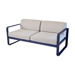 Sofa Bellevie mit abnehmbarem Polster aus mittelgrauem Stoff von Fermob und Gestell in Abyssblau