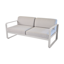 Sofa Bellevie mit abnehmbarem Polster aus mittelgrauem Stoff von Fermob und Gestell in Metallgrau