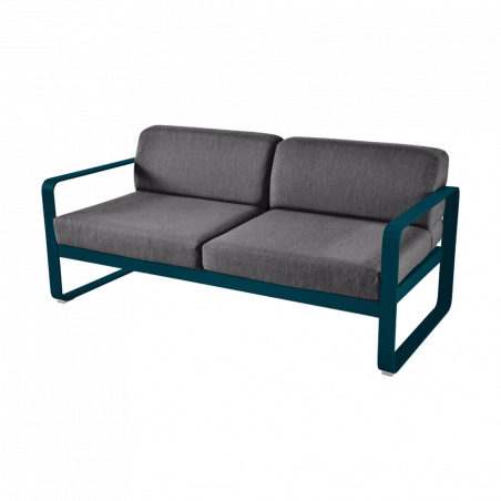 Sofa Bellevie von Fermob mit Stoff in Graphitgrau und Gestell in Acapulcoblau