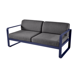 Sofa Bellevie von Fermob mit Stoff in Graphitgrau und Gestell in Abyssblau