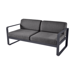 Sofa Bellevie von Fermob mit Stoff in Graphitgrau und Gestell in Anthrazit