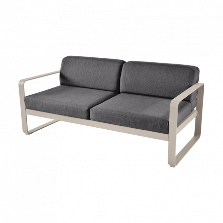 Sofa Bellevie von Fermob mit Stoff in Graphitgrau und Gestell in Muskat