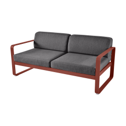 Sofa Bellevie von Fermob mit Stoff in Graphitgrau und Gestell in Ocker