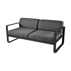 Sofa Bellevie von Fermob mit Stoff in Graphitgrau und Gestell in Lakritze