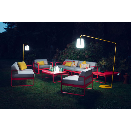 Sofa Bellevie von Fermob mit Stoff in Flannelgrau im Außenbereich