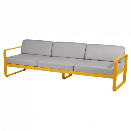 Sofa Bellevie von Fermob mit Stoff in Flannelgrau und Gestell in Honig