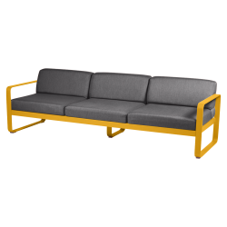 Sofa Bellevie von Fermob mit Stoff in Graphitgrau und Gestell in Honig