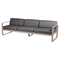 Sofa Bellevie von Fermob mit Stoff in Graphitgrau und Gestell in Muskat
