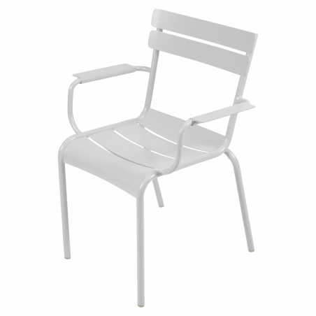 Stapelbarer Stuhl mit Armlehne Luxembourg aus Aluminium von Fermob in Lehmgrau