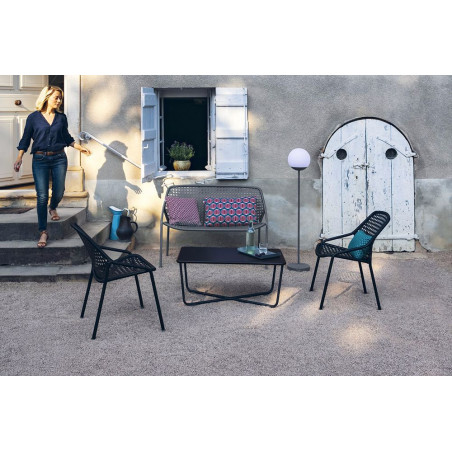 Couchtisch Croisette von Fermob im Außenbereich