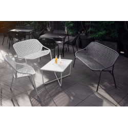 Couchtisch Croisette von Fermob im Außenbereich