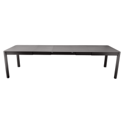 Ausziehbarer Tisch Ribambelle von Fermob von 149cm auf 299cm erweiterbar in Lakritze