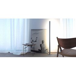 Stehleuchte 40x40 von Gera mit warmen Licht im Innenbereich in Aluminium