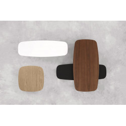 unterschiedliche Couchtische Solapa von Stua in diversen Oberflächenfinishes