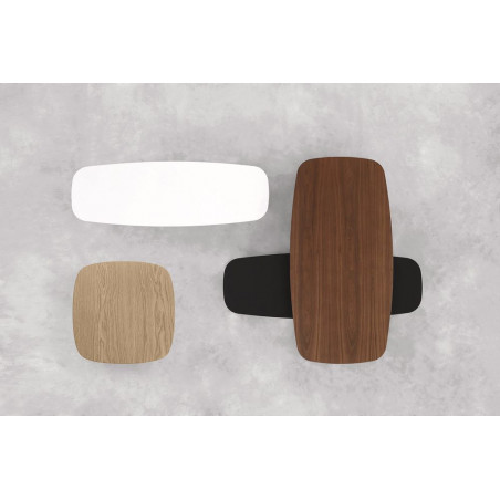 unterschiedliche Couchtische Solapa von Stua in diversen Oberflächenfinishes