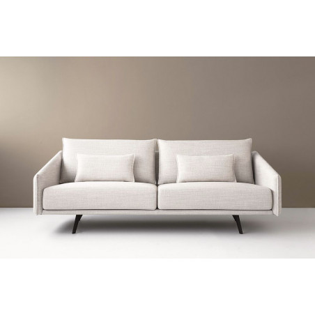 Frontansicht des Sofa Costura von Stua