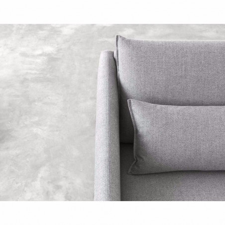 Detailaufnahme der Armlehne des Sofa Costura von Stua
