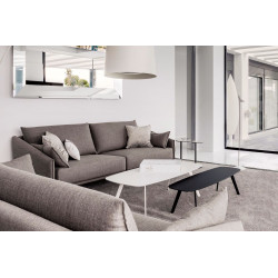 Wohnlandschaft mit Sofa Costura von Stua und Beistelltisch Solapa von Stua