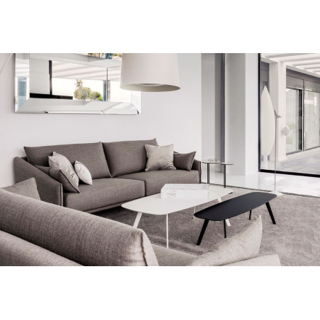 Wohnlandschaft mit Sofa Costura von Stua und Beistelltisch Solapa von Stua