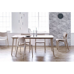 Holztisch Lau von Stua mit Stuhl Laclasica von Stua
