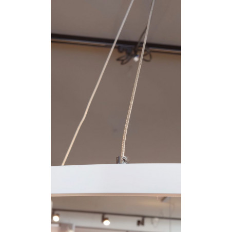 Detailaufnahme der Befestigung  der Pendelleuchte Messina von Top Light