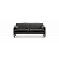 Frontansicht des Sofas Bora Bora von Leolux in schwarz