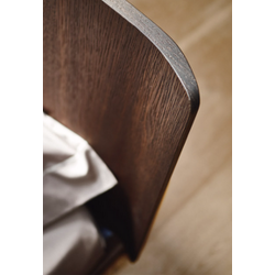 Nahaufnahme des Kopfteil des Holzbett Aliante von Sangiacomo