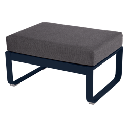Hocker Bellevie von Fermob mit Polster in Graphitgrau und Untergestell in Abyssblau