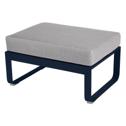Hocker Bellevie von Fermob mit Polster in Flanellgrau und Untergestell in Abyssblau