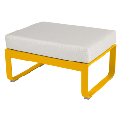 Hocker Bellevie von Fermob mit Polster in Grauweiß und Untergestell in Honig