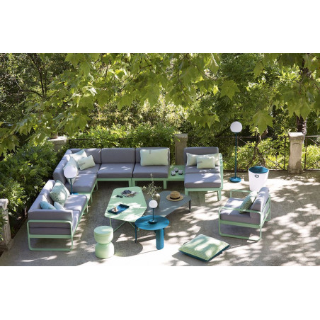 Outdoorsofa Bellevie von Fermob im Außenbereich