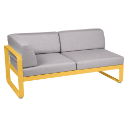 Outdoorsofa Bellevie von Fermob Eckmodul links mit Stoff in Flannelgrau und Gestell in Honig
