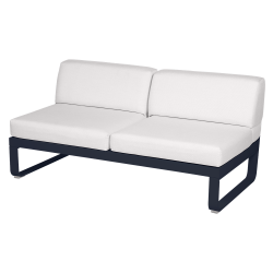 Outdoorsofa Bellevie von Fermob mit Bezug in Grauweiß und Gestell in Abyssblau
