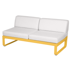 Outdoorsofa Bellevie von Fermob mit Bezug in Grauweiß und Gestell in Honig