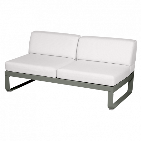 Outdoorsofa Bellevie von Fermob mit Bezug in Grauweiß und Gestell in Rosmarin